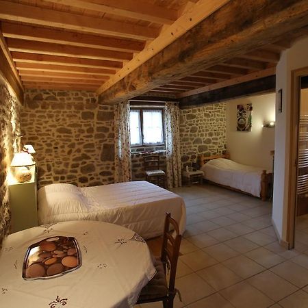 Ferme Cidricole Hugues Desfrieches Acomodação com café da manhã Sainte-Marguerite-de-Carrouges Quarto foto