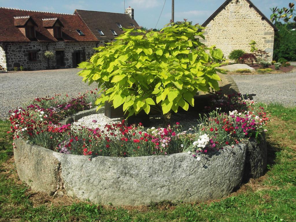 Ferme Cidricole Hugues Desfrieches Acomodação com café da manhã Sainte-Marguerite-de-Carrouges Quarto foto