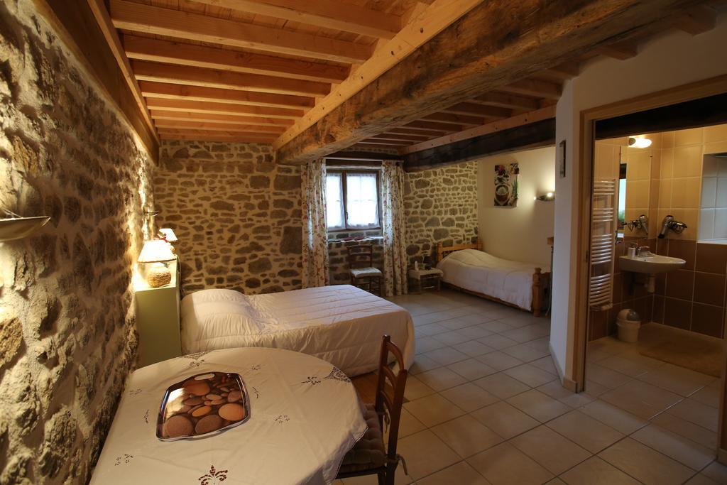 Ferme Cidricole Hugues Desfrieches Acomodação com café da manhã Sainte-Marguerite-de-Carrouges Quarto foto