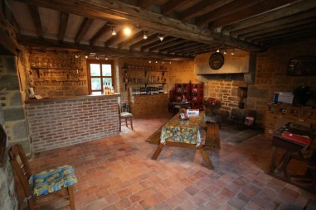 Ferme Cidricole Hugues Desfrieches Acomodação com café da manhã Sainte-Marguerite-de-Carrouges Exterior foto